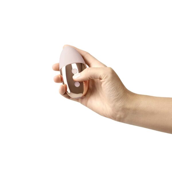 Buy a Le Wand Chrome Point  Rose Gold vibrator.